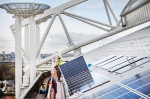 Op de Amsterdam Arena worden 4200 zonnepanelen geplaatst